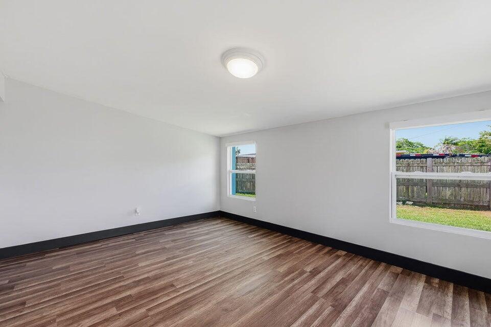 RIVER PARK UNIT 5 - Residential Lease