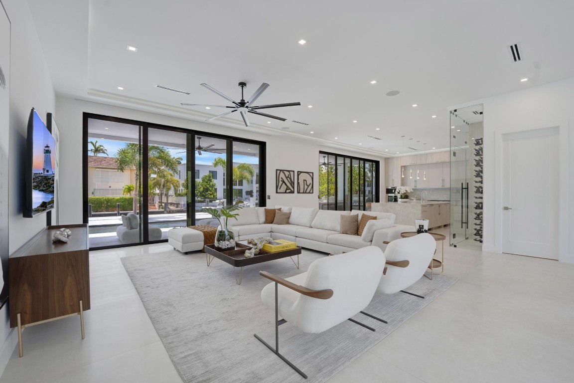 TROPIC ISLE - Residential