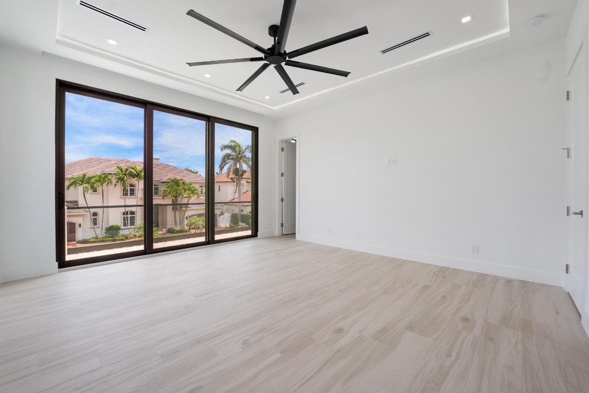 TROPIC ISLE - Residential