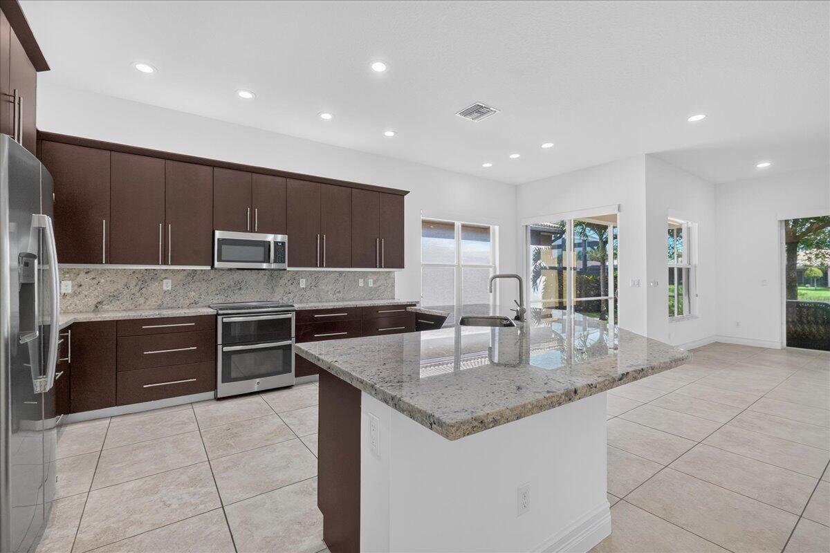 VALENCIA COVE - Residential
