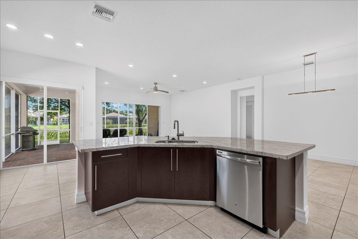 VALENCIA COVE - Residential