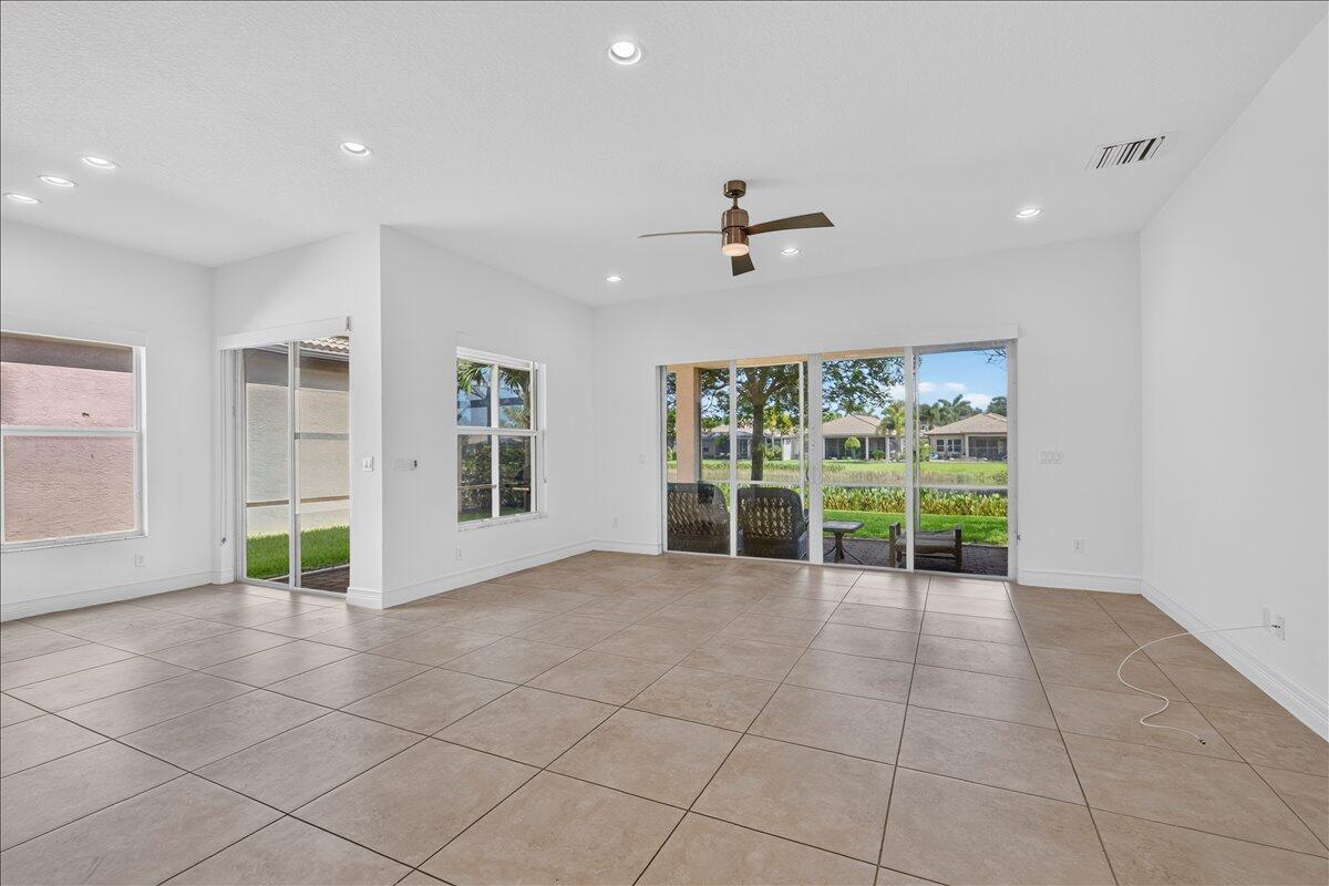 VALENCIA COVE - Residential