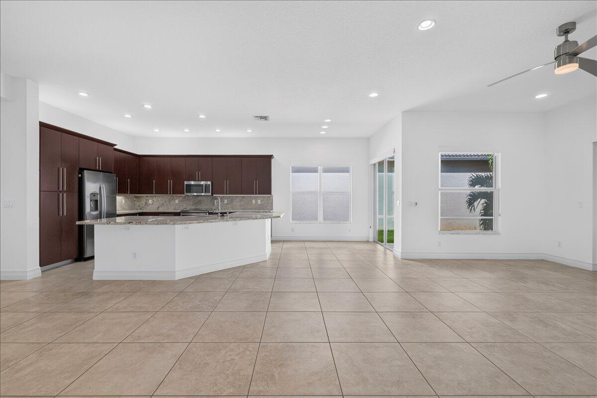 VALENCIA COVE - Residential