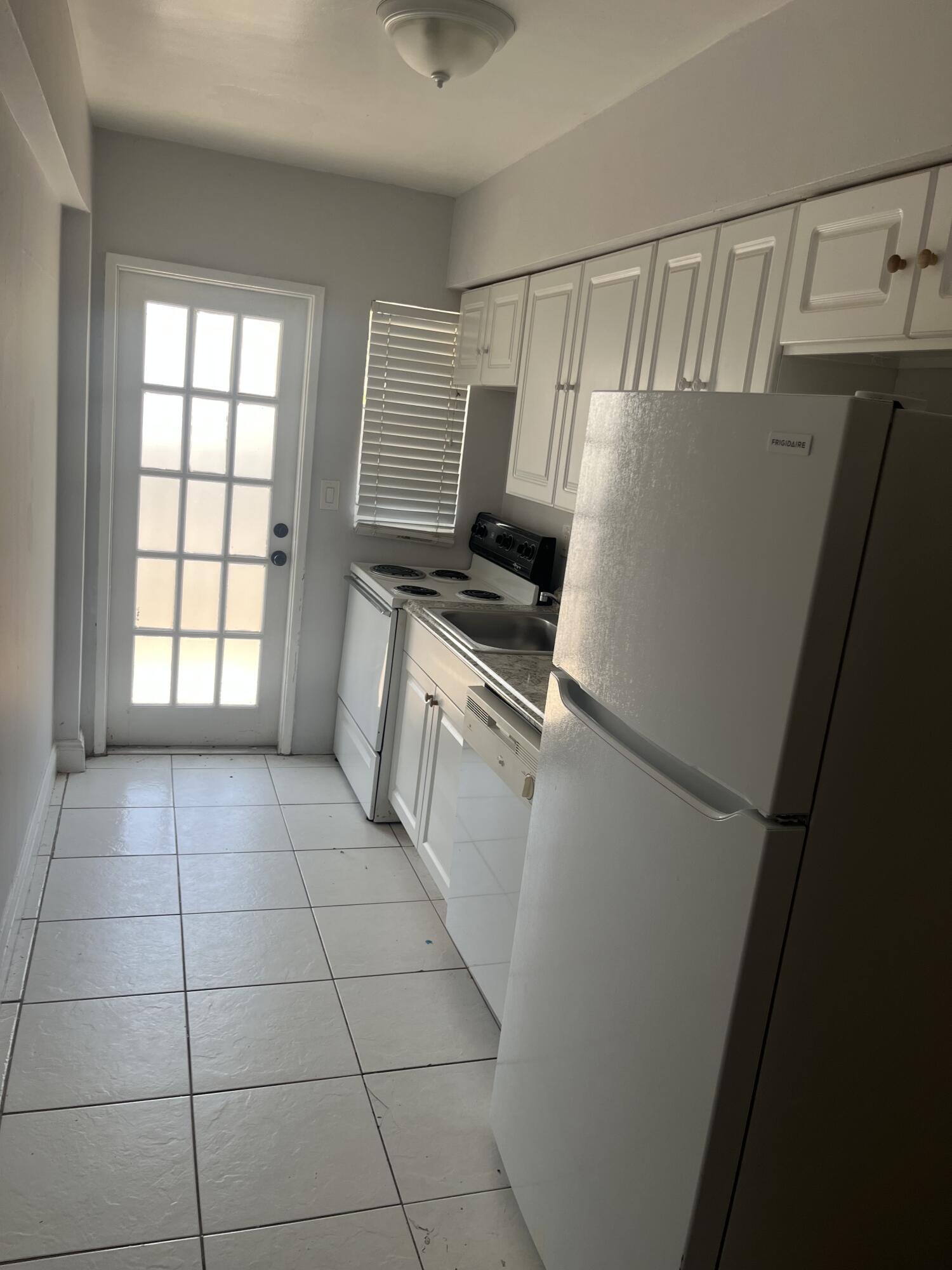 BLOUNT BROS POMPANO BEACH - Residential Lease