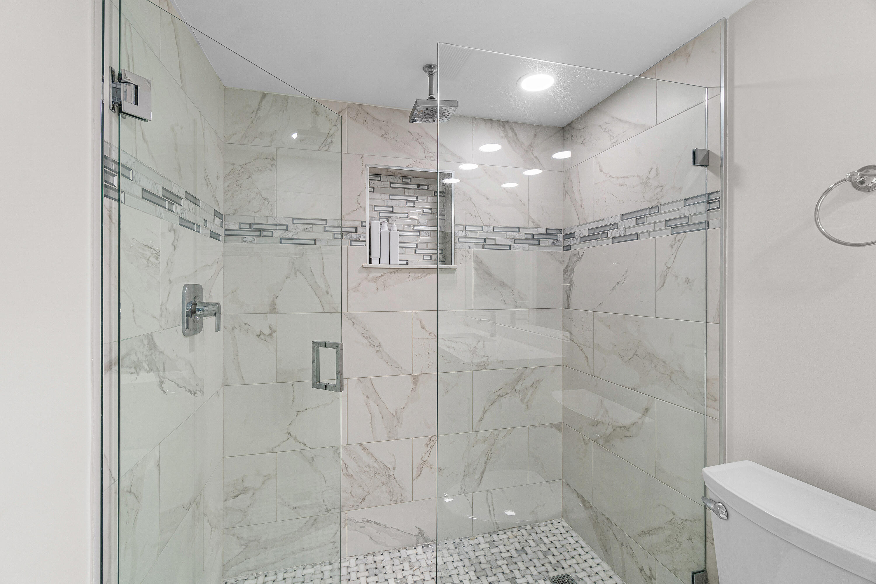 LAKEWOOD MIDRISE CONDO - Residential