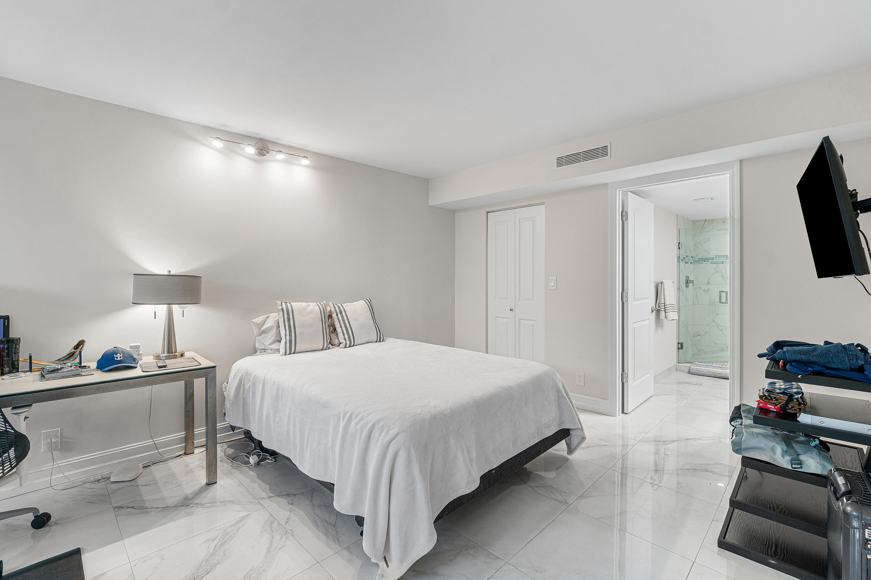 LAKEWOOD MIDRISE CONDO - Residential