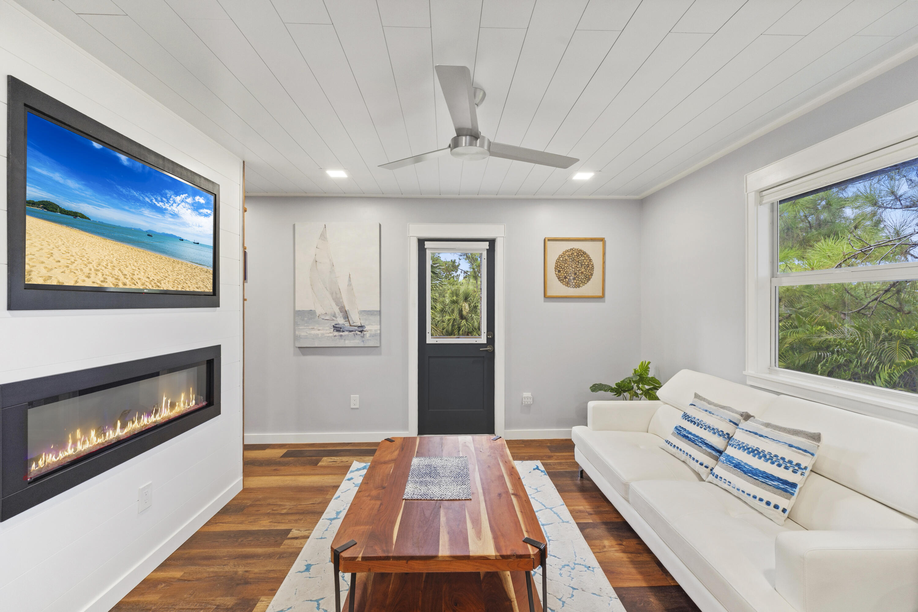 PALM BEACH COUNTRY ESTATES - Residential