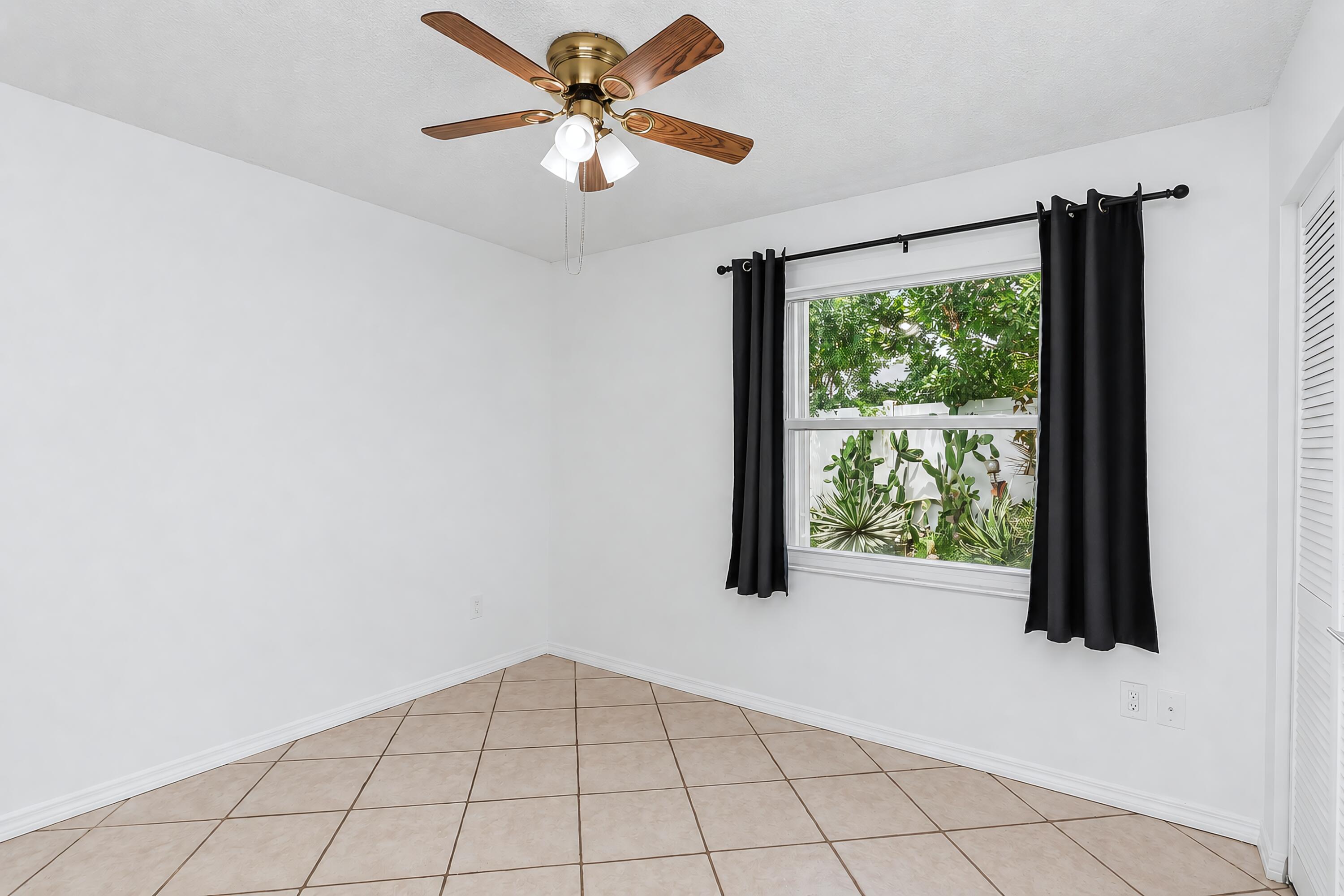 HUNTINGTON WOODS - Residential