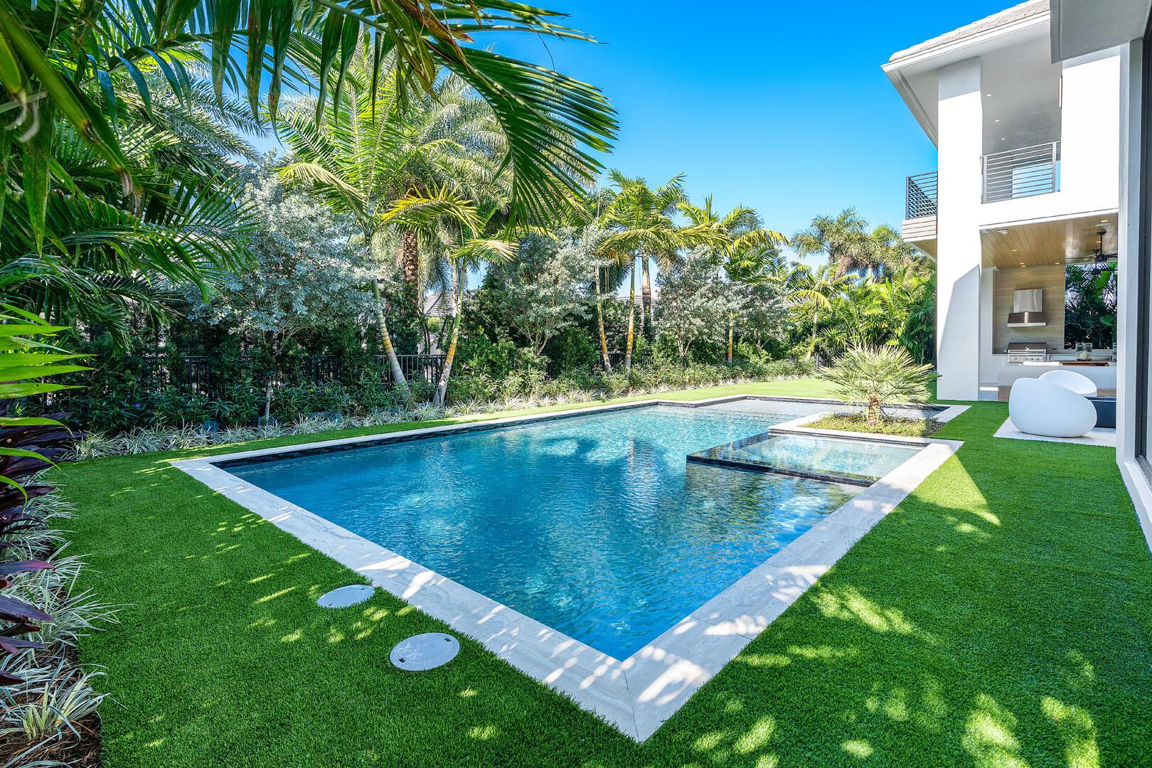 ROYAL PALM YACHT & COUNTRY CLUB - Residential