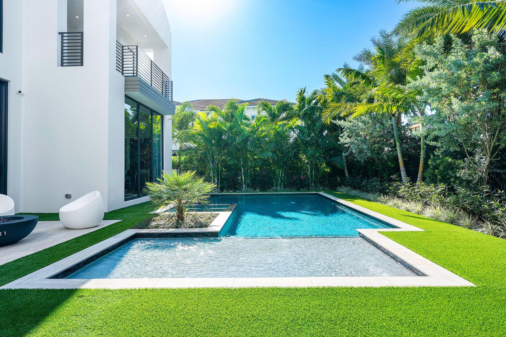 ROYAL PALM YACHT & COUNTRY CLUB - Residential