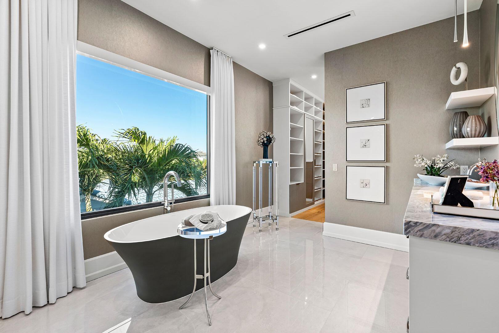ROYAL PALM YACHT & COUNTRY CLUB - Residential