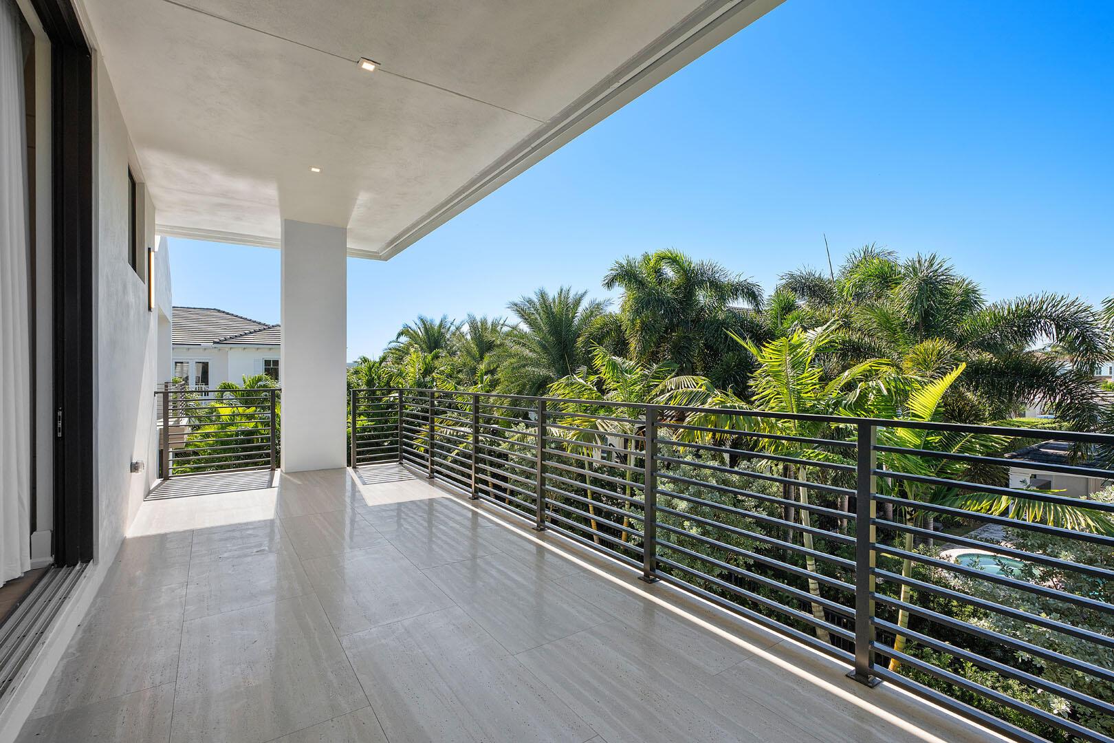 ROYAL PALM YACHT & COUNTRY CLUB - Residential