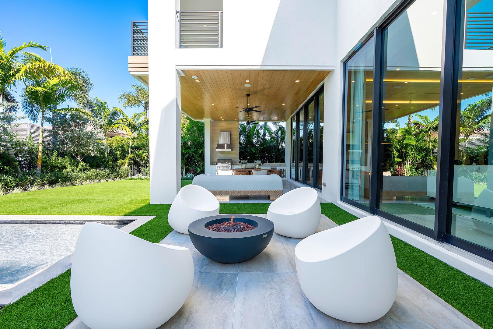 ROYAL PALM YACHT & COUNTRY CLUB - Residential