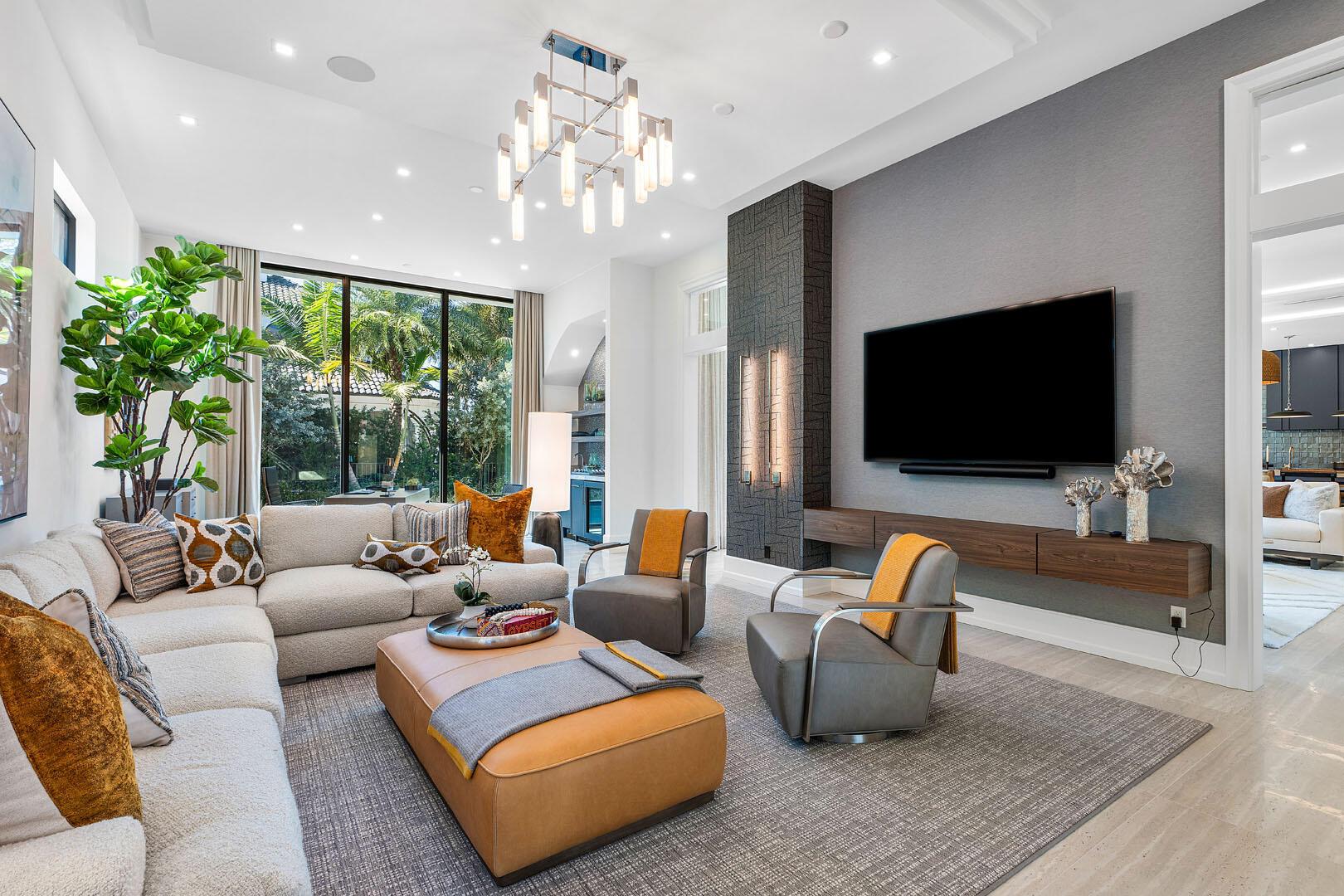 ROYAL PALM YACHT & COUNTRY CLUB - Residential