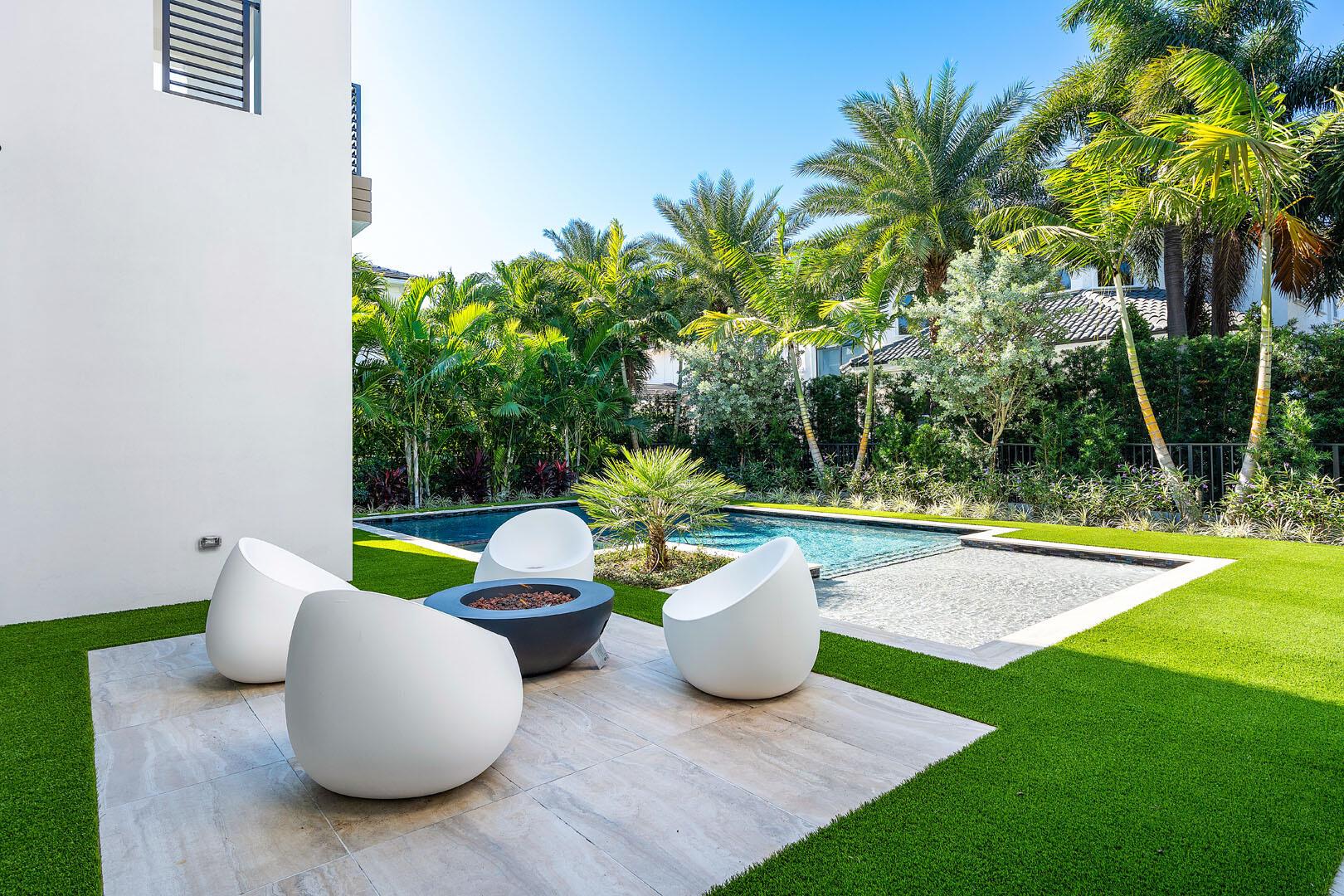 ROYAL PALM YACHT & COUNTRY CLUB - Residential