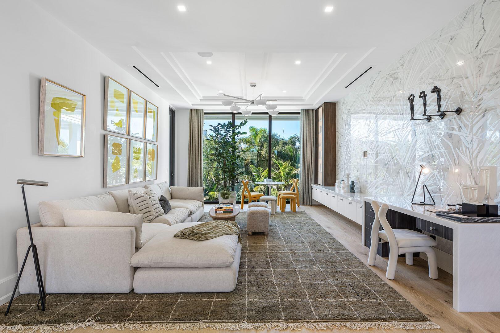 ROYAL PALM YACHT & COUNTRY CLUB - Residential