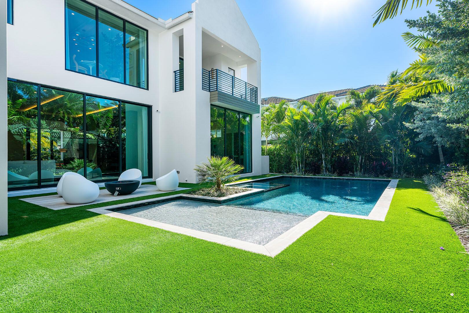 ROYAL PALM YACHT & COUNTRY CLUB - Residential