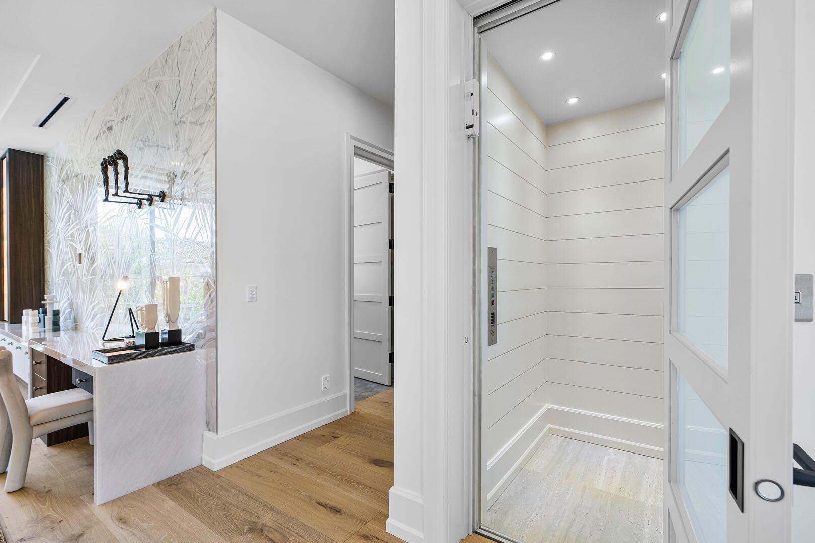 ROYAL PALM YACHT & COUNTRY CLUB - Residential