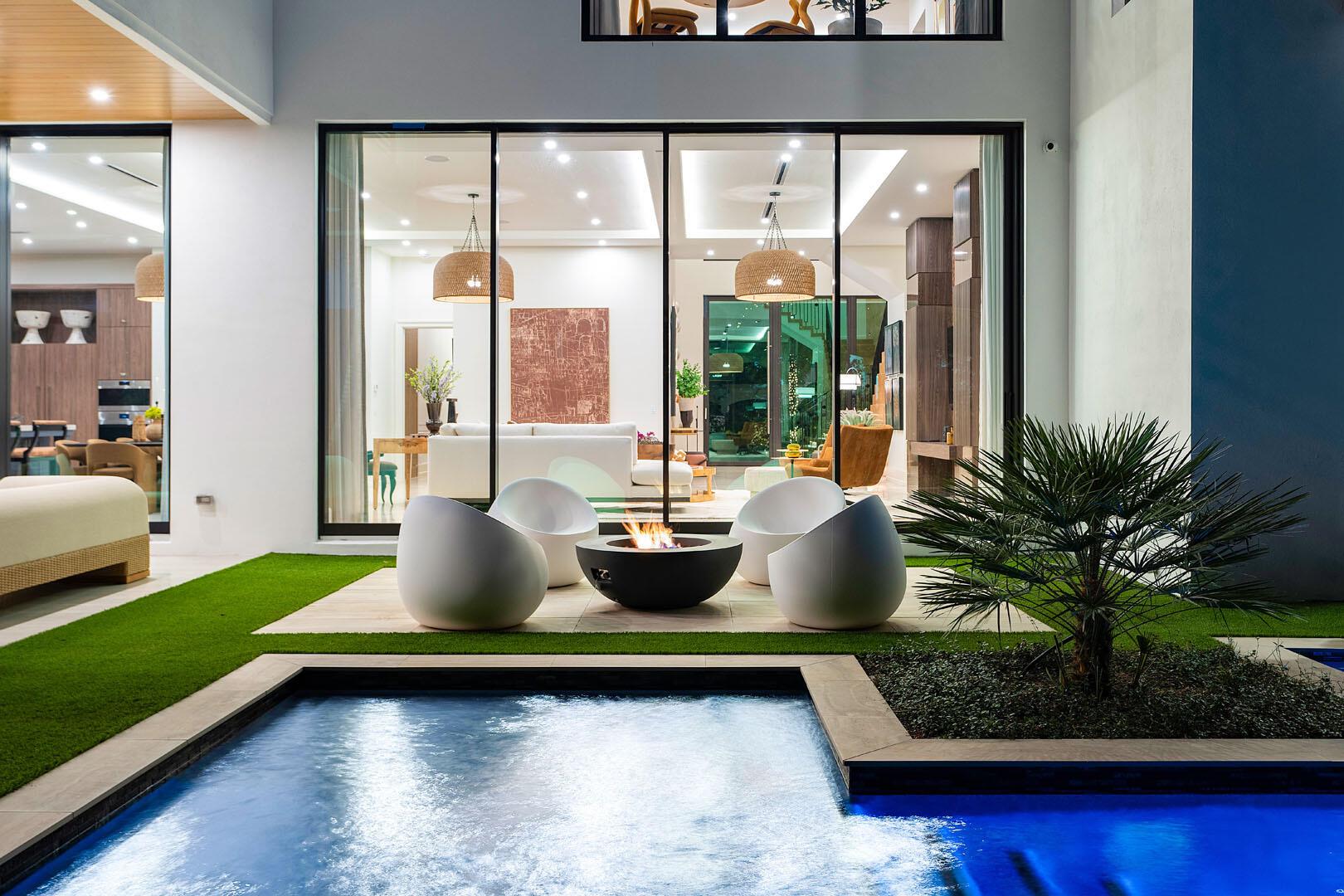 ROYAL PALM YACHT & COUNTRY CLUB - Residential