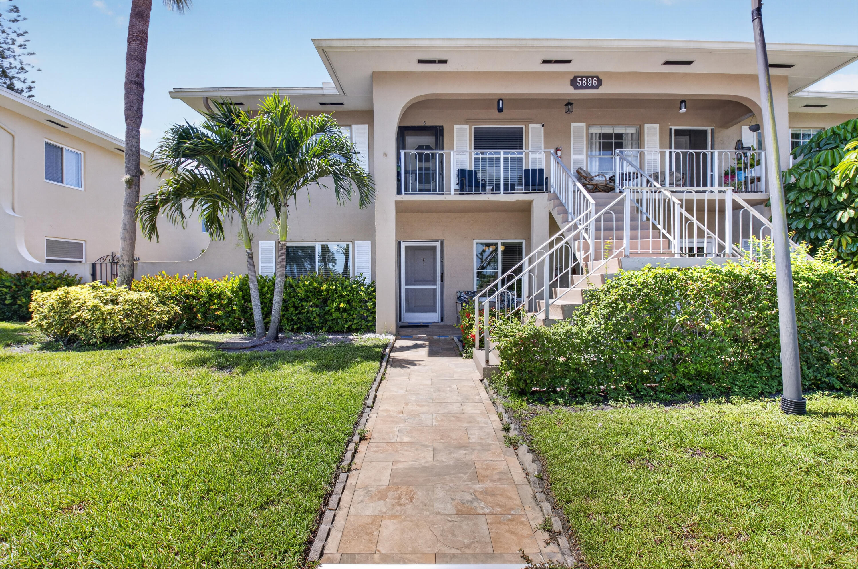 PALM GREENS AT VILLA DEL RAY CONDO I - Residential