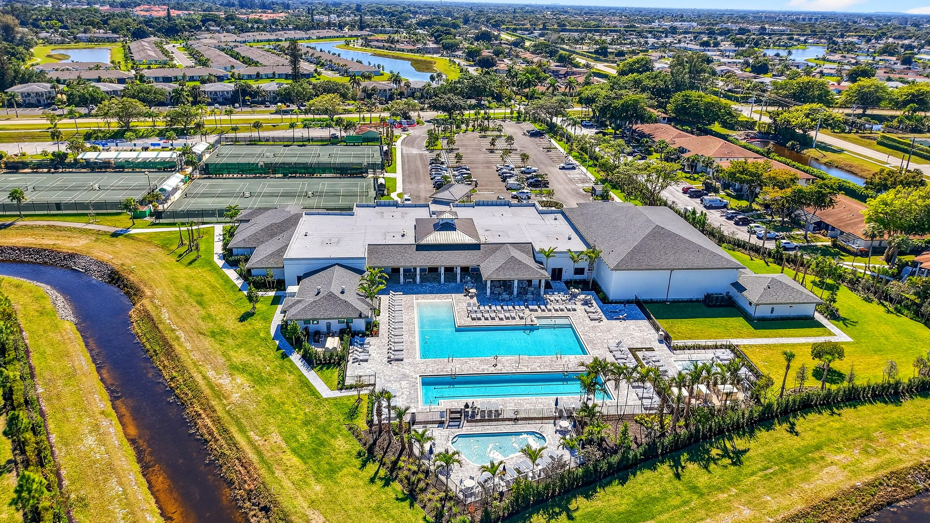 PALM GREENS AT VILLA DEL RAY CONDO I - Residential