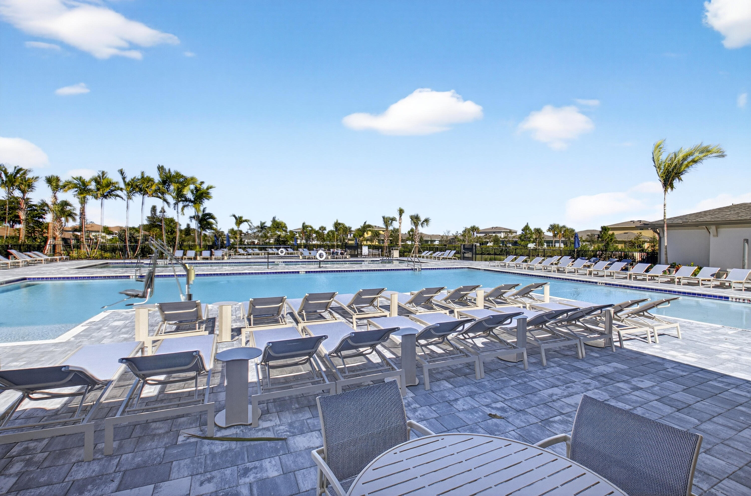 PALM GREENS AT VILLA DEL RAY CONDO I - Residential