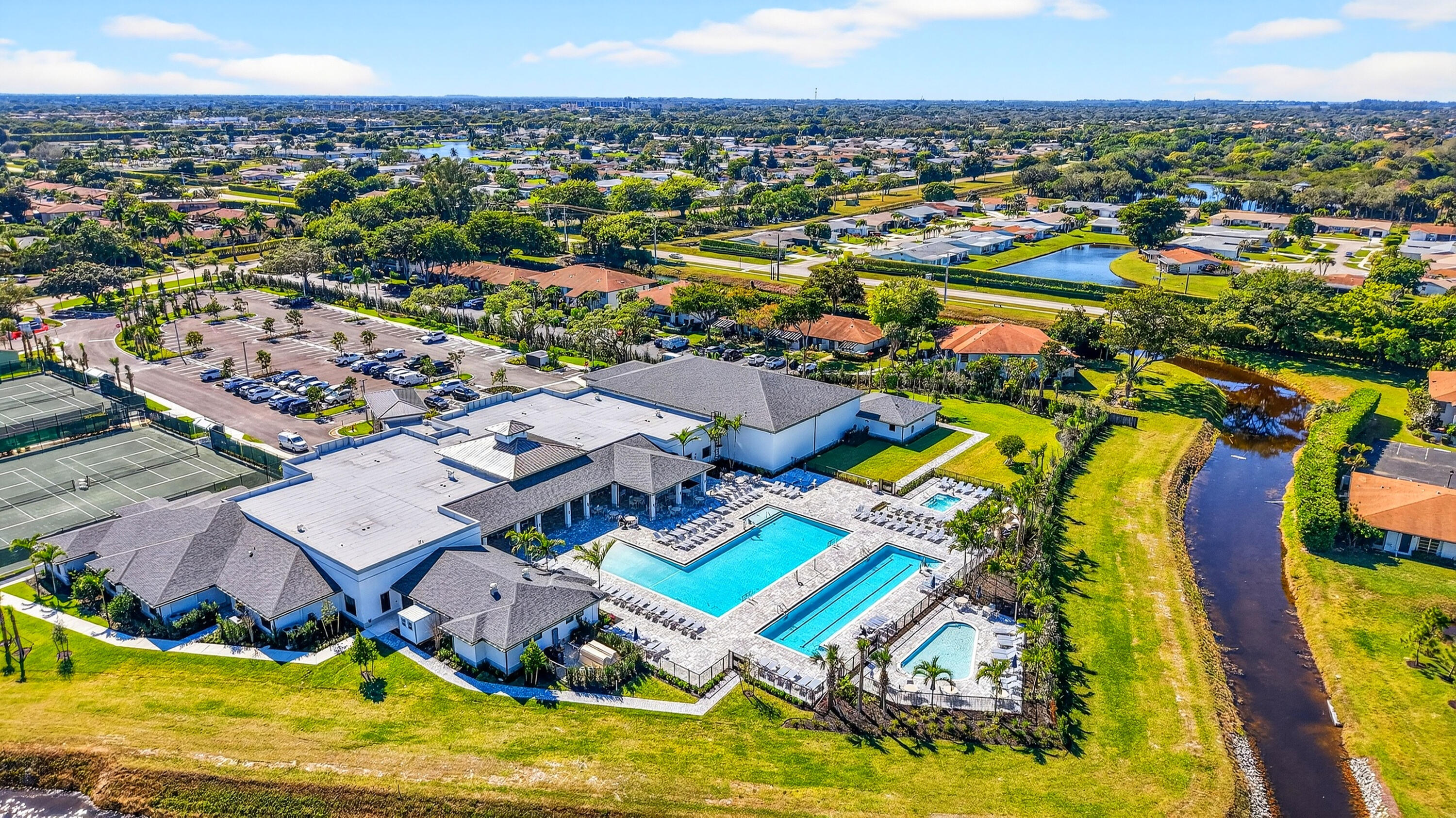 PALM GREENS AT VILLA DEL RAY CONDO I - Residential