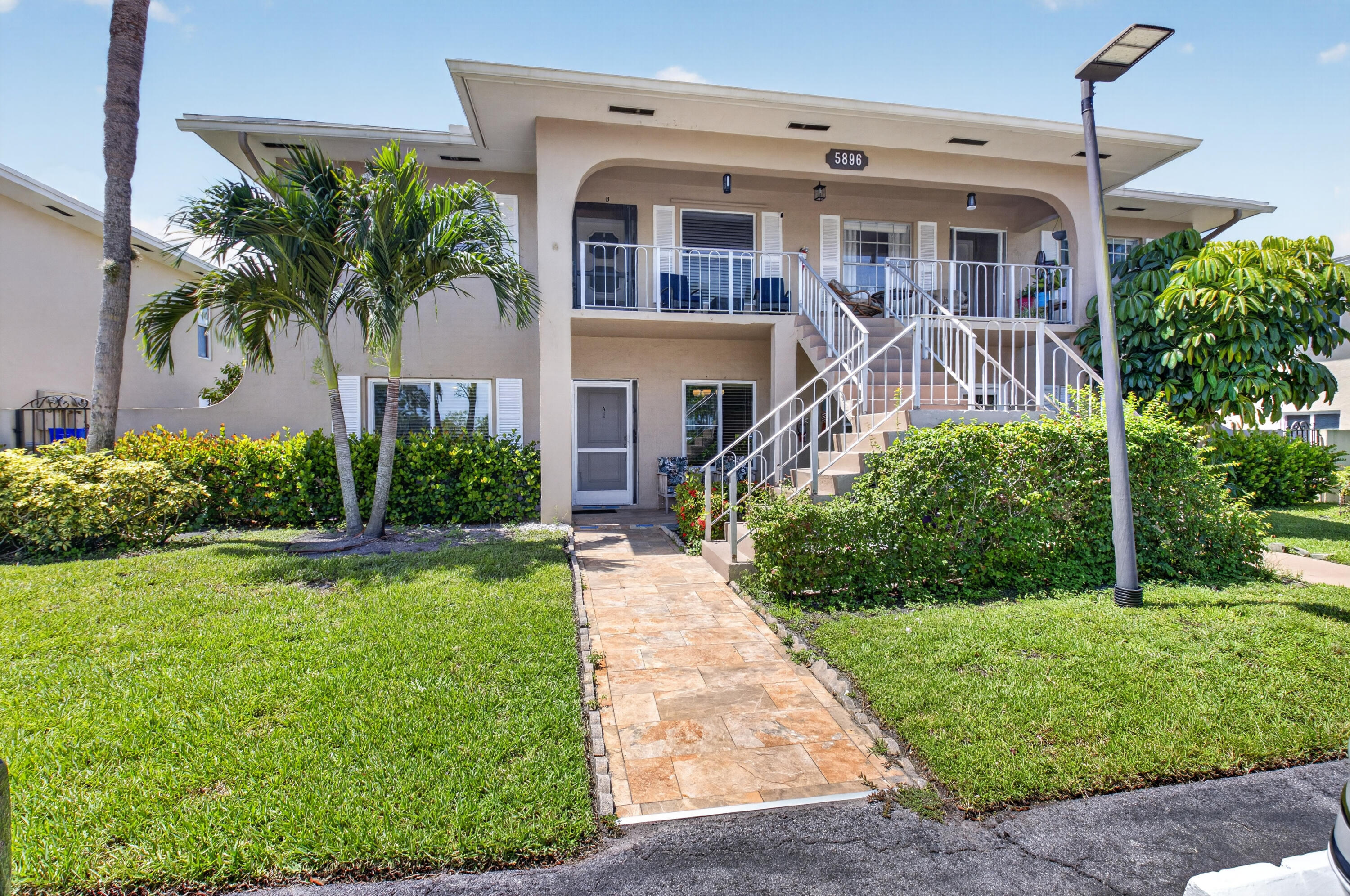 PALM GREENS AT VILLA DEL RAY CONDO I - Residential