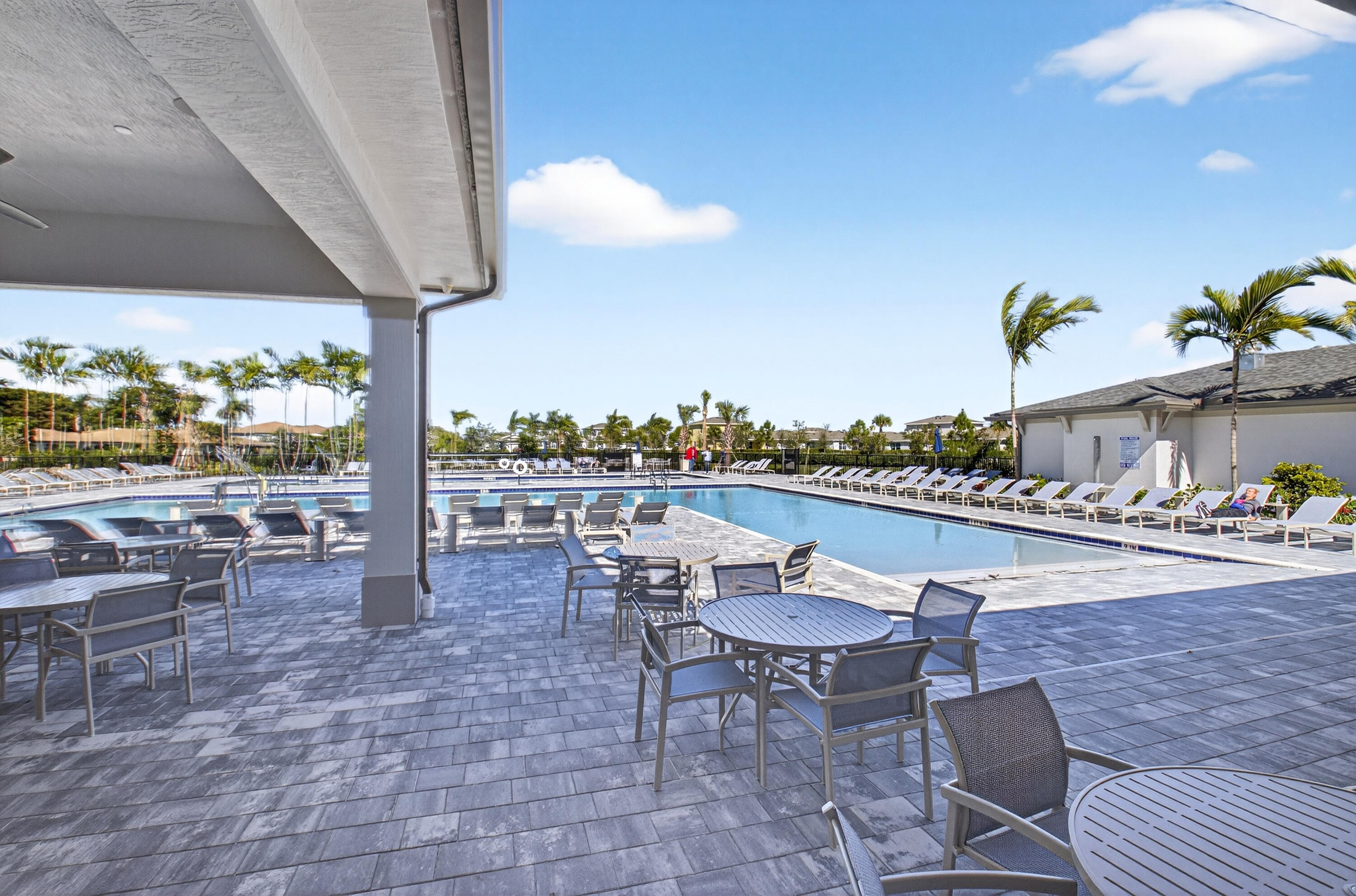 PALM GREENS AT VILLA DEL RAY CONDO I - Residential
