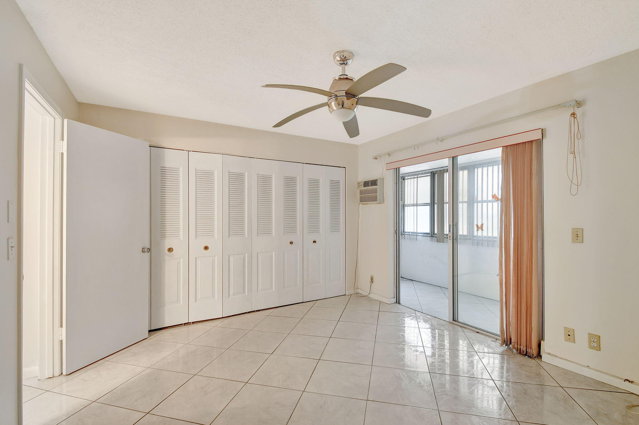 CAMDEN CONDOS - Residential