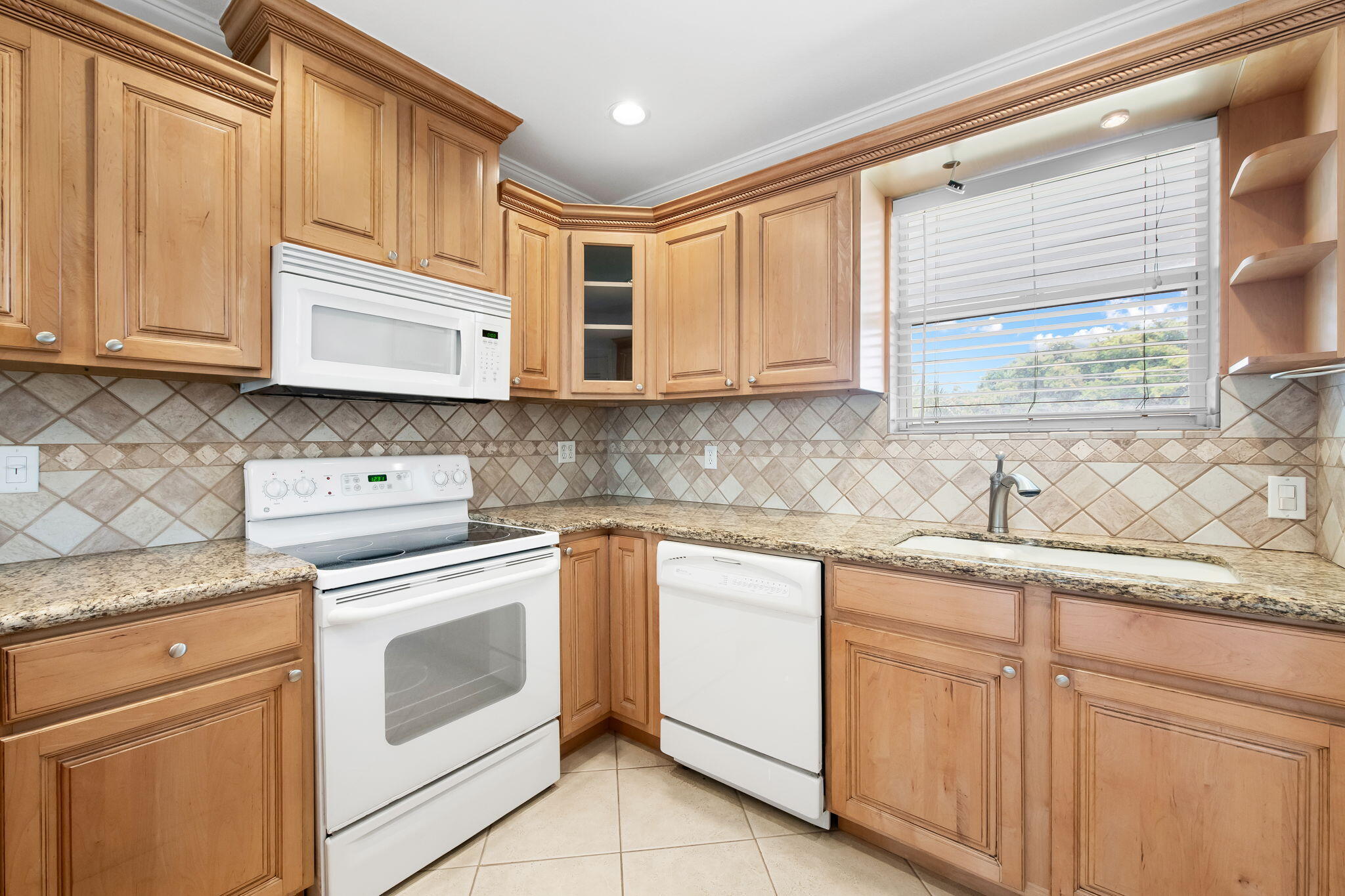 BEACON HOUSE CONDO - Residential