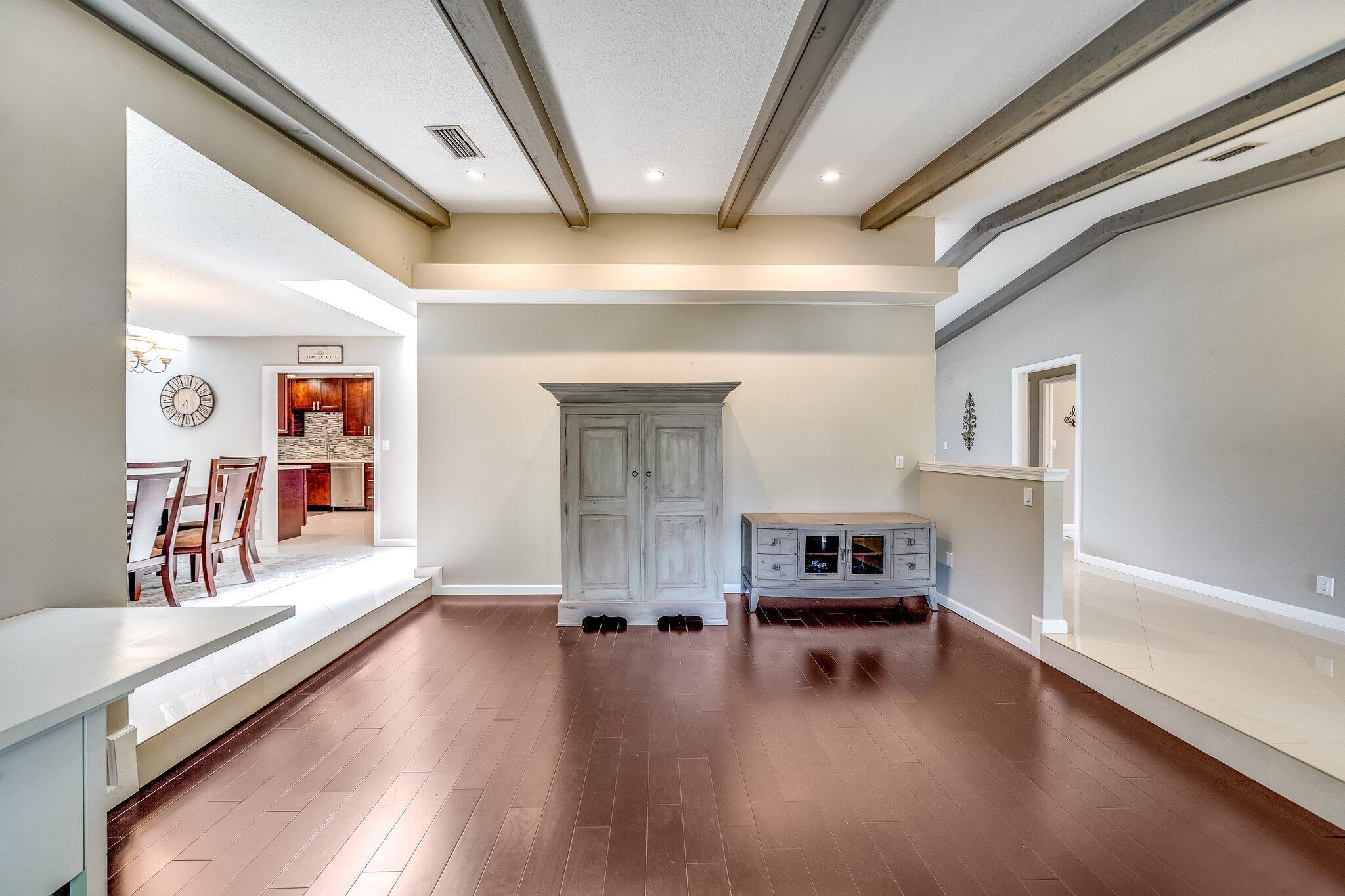 SUGAR POND MANOR OF WELLINGTON - Residential