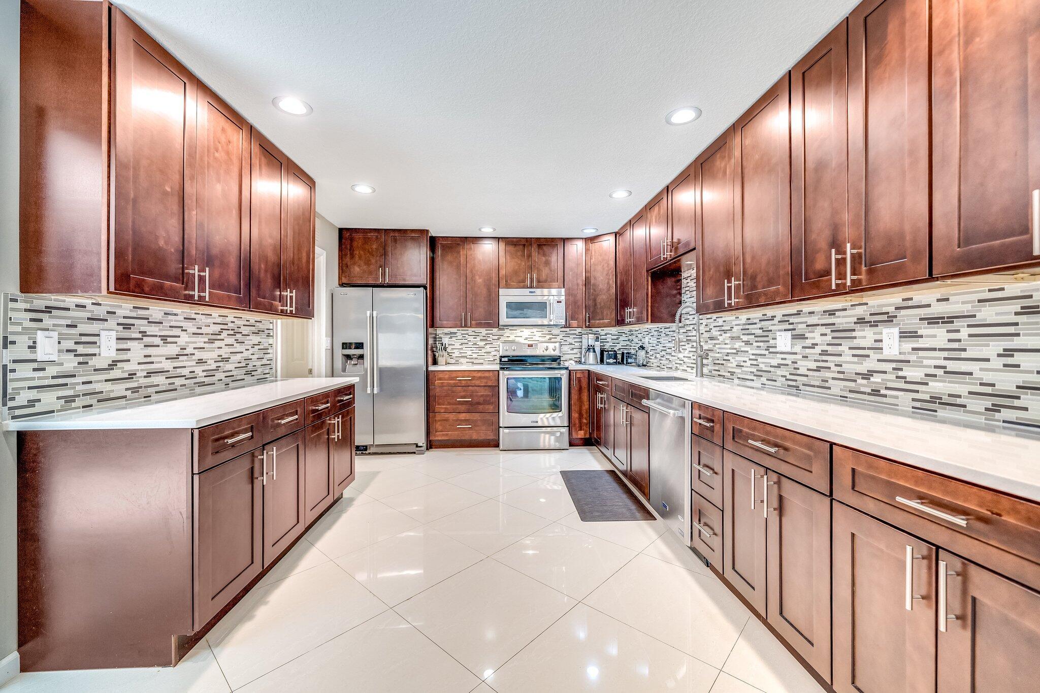 SUGAR POND MANOR OF WELLINGTON - Residential