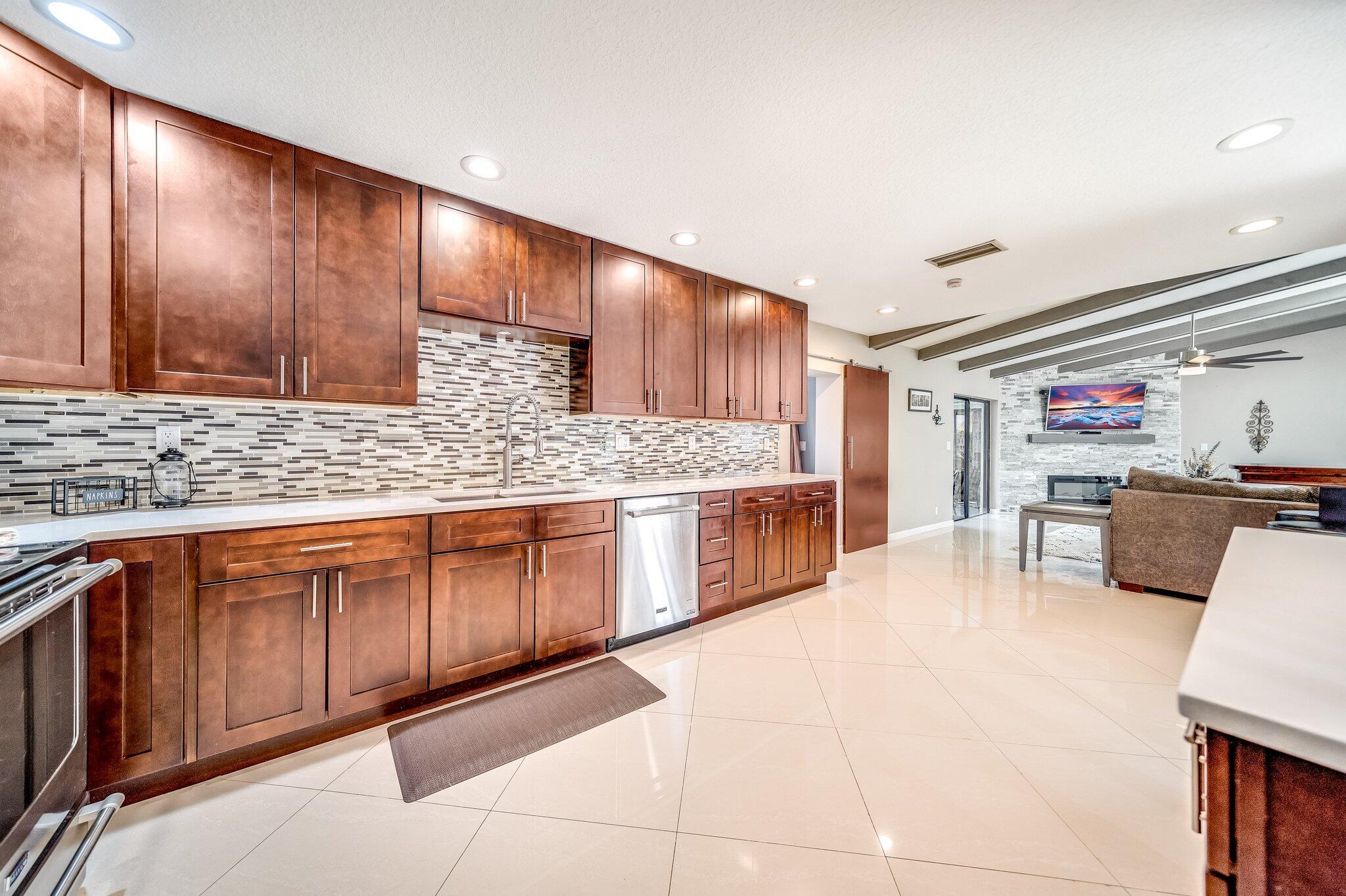 SUGAR POND MANOR OF WELLINGTON - Residential