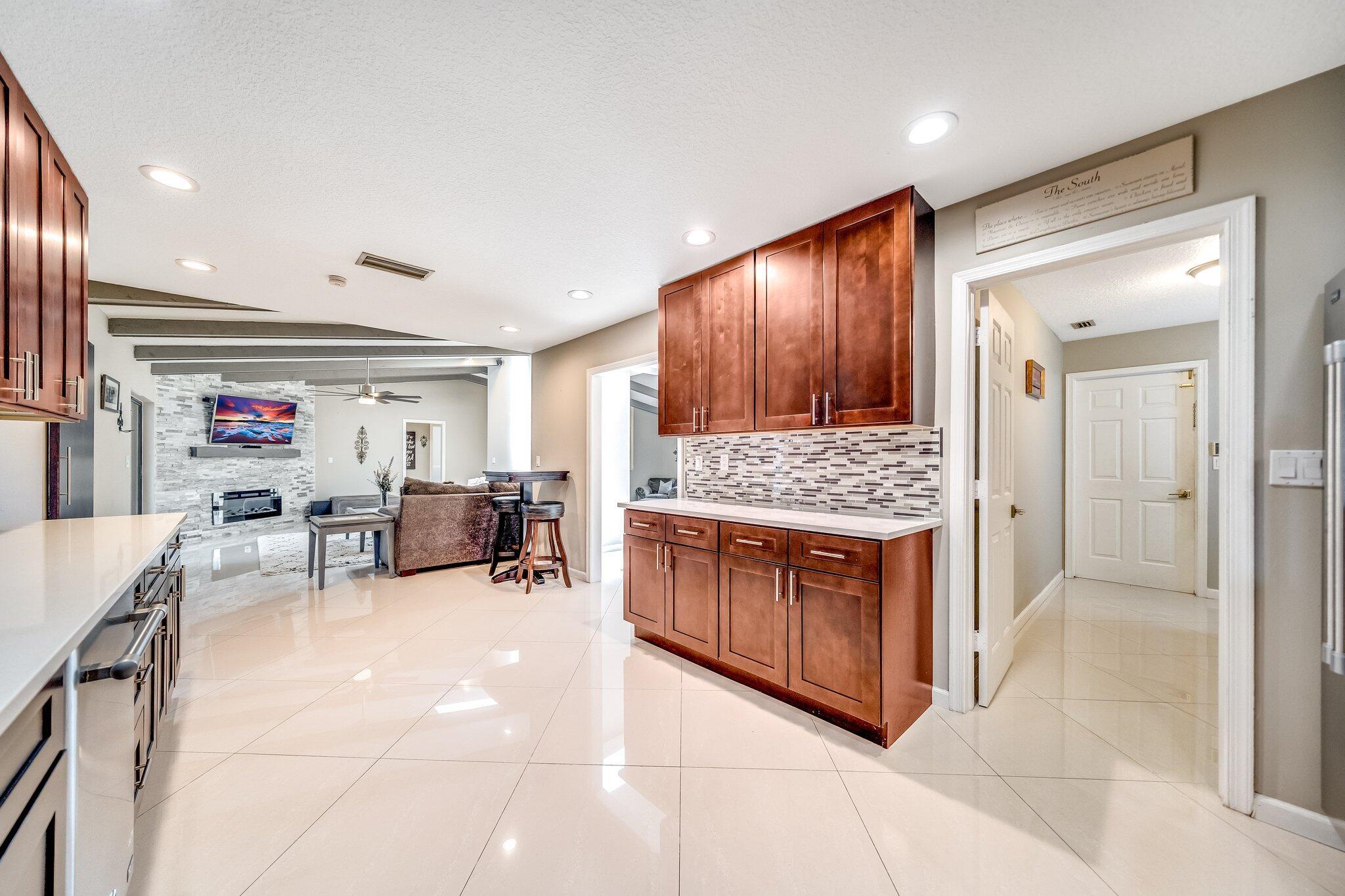 SUGAR POND MANOR OF WELLINGTON - Residential
