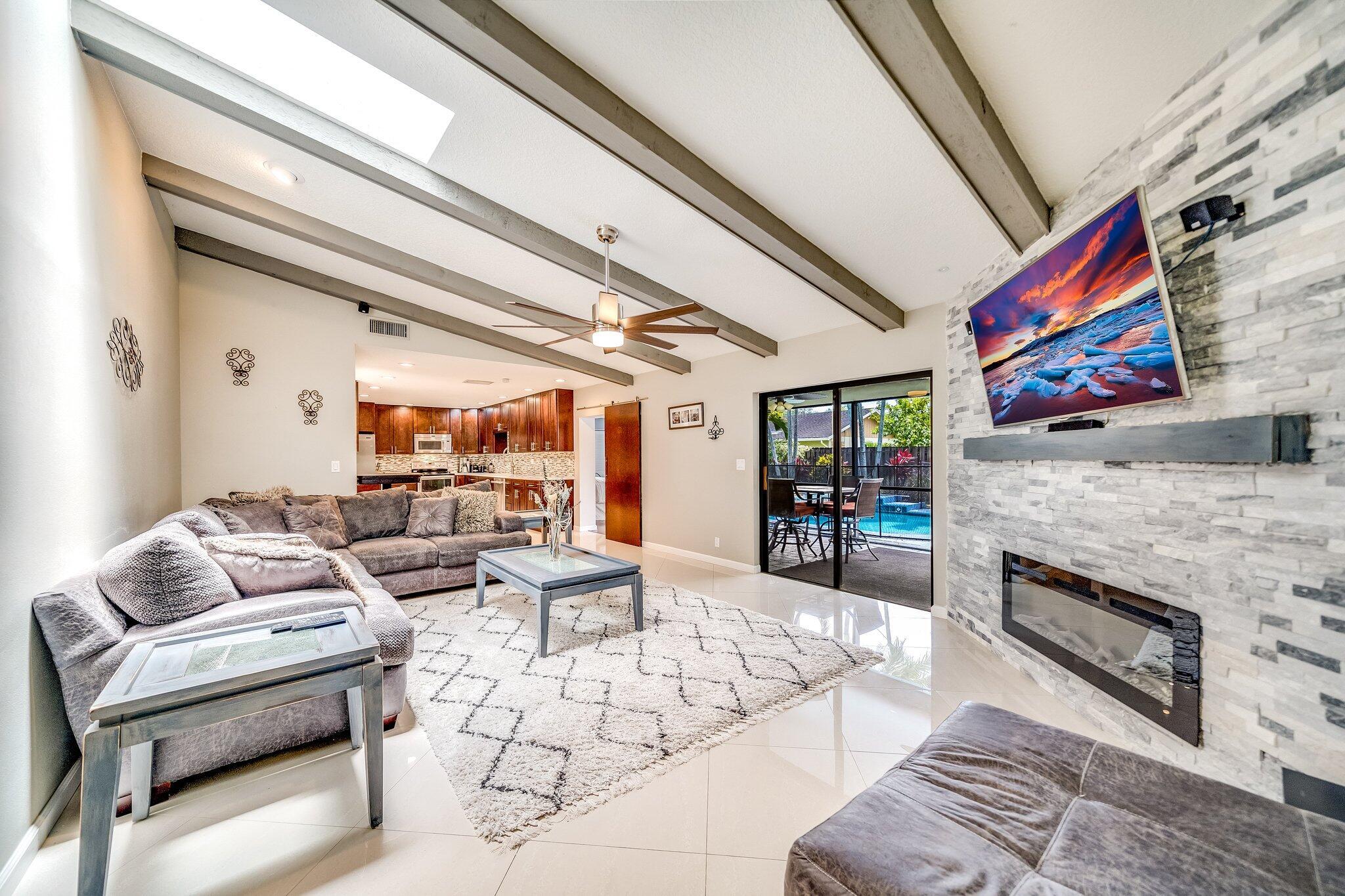 SUGAR POND MANOR OF WELLINGTON - Residential