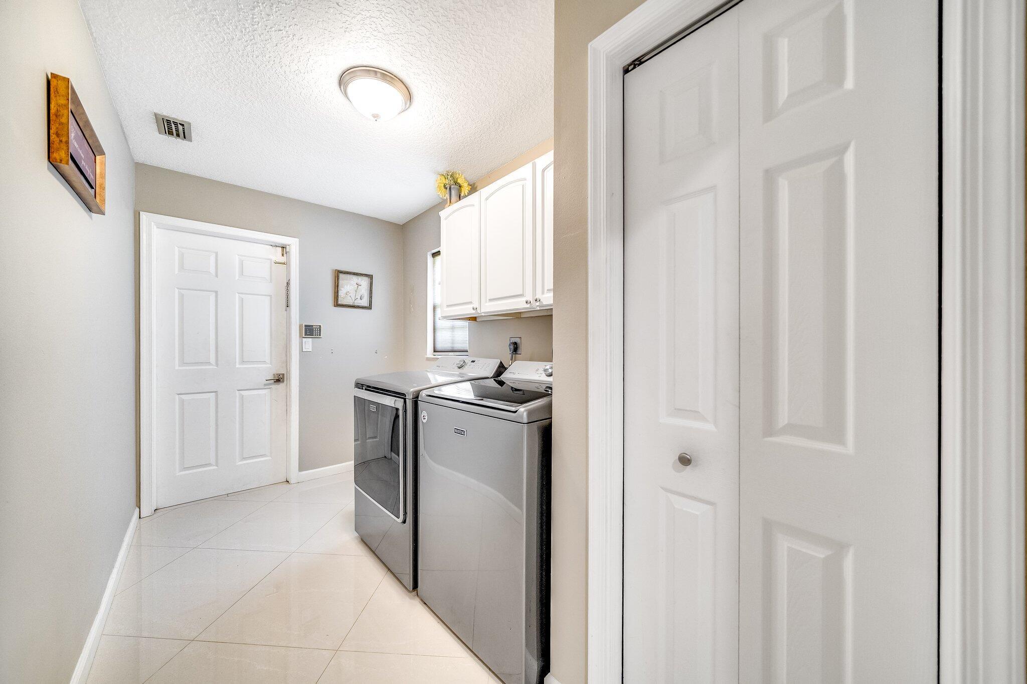 SUGAR POND MANOR OF WELLINGTON - Residential
