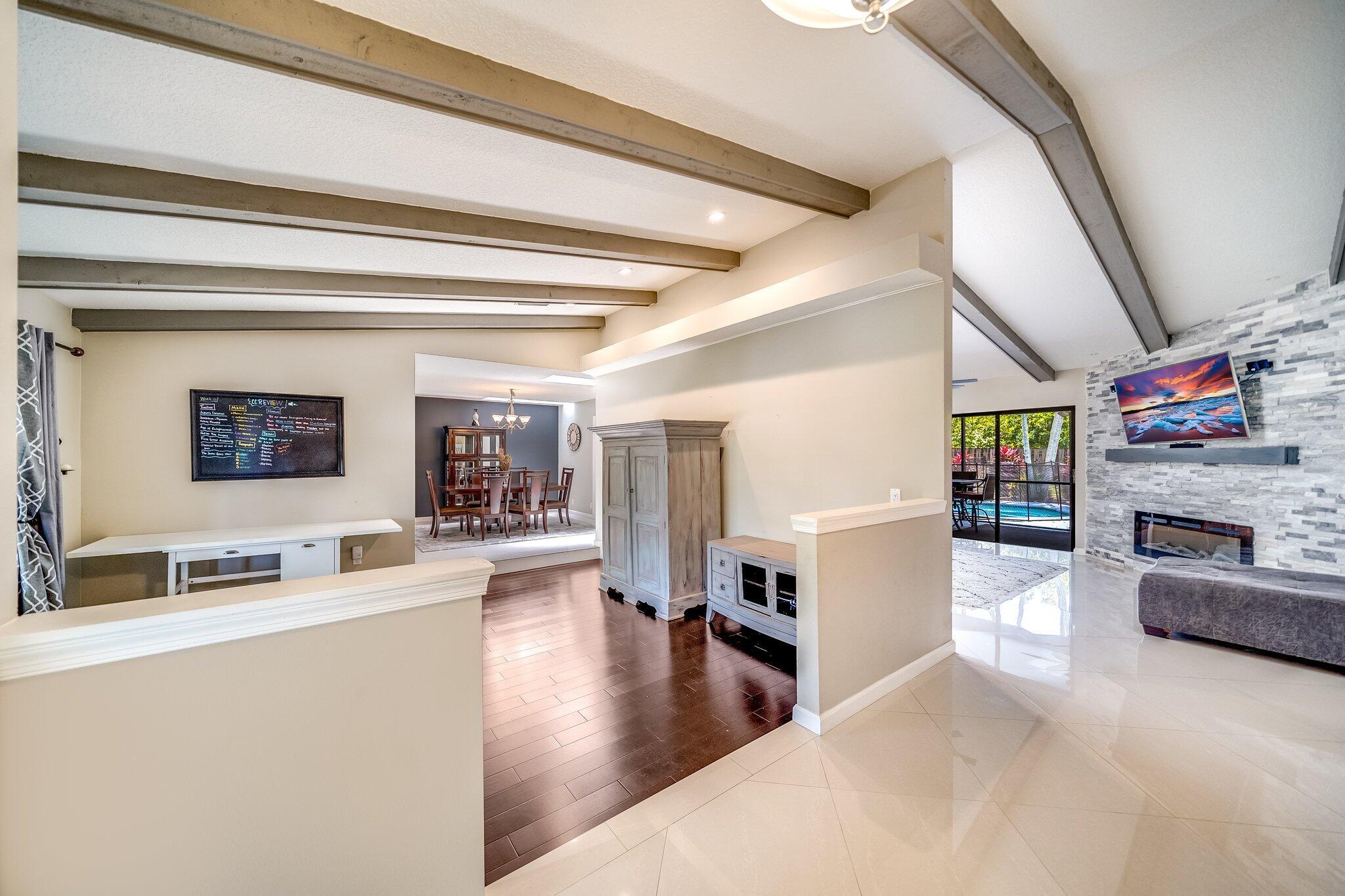 SUGAR POND MANOR OF WELLINGTON - Residential
