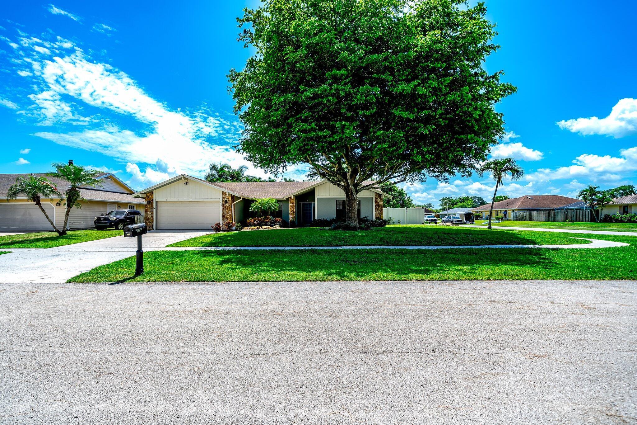 SUGAR POND MANOR OF WELLINGTON - Residential