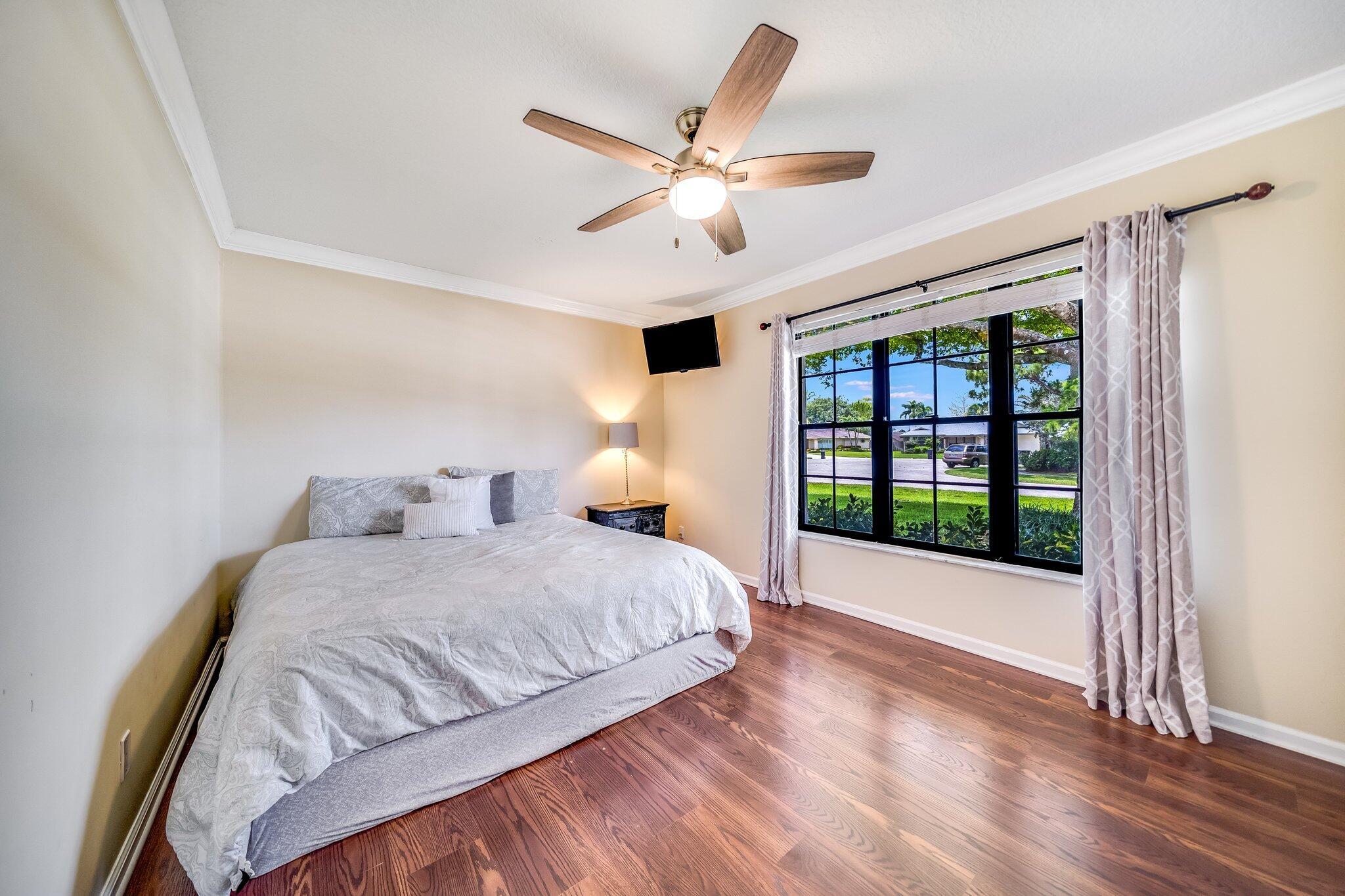 SUGAR POND MANOR OF WELLINGTON - Residential