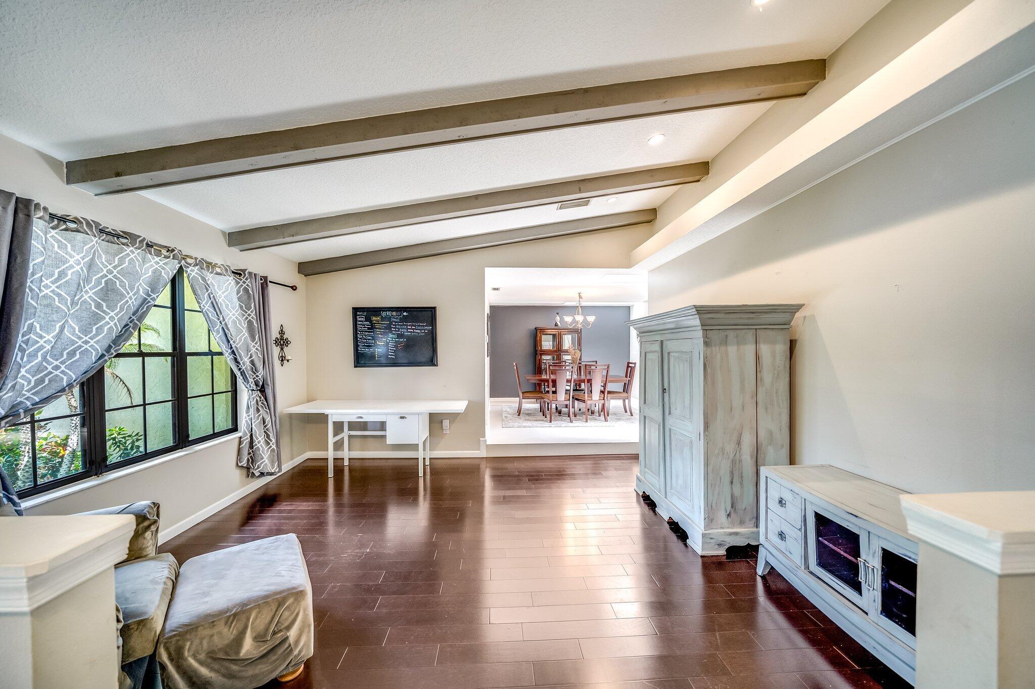SUGAR POND MANOR OF WELLINGTON - Residential