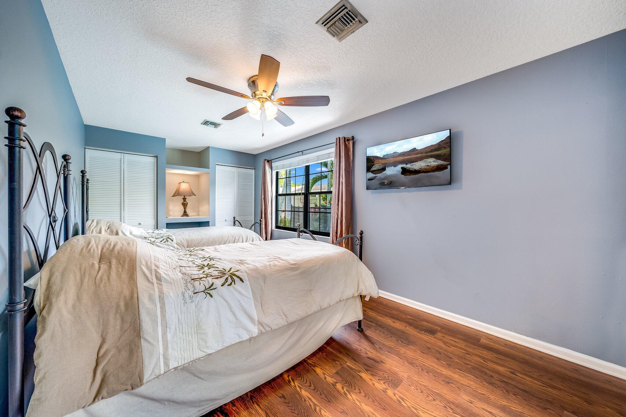 SUGAR POND MANOR OF WELLINGTON - Residential