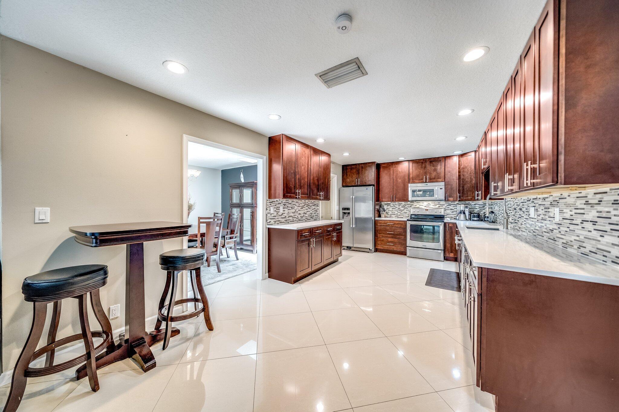 SUGAR POND MANOR OF WELLINGTON - Residential