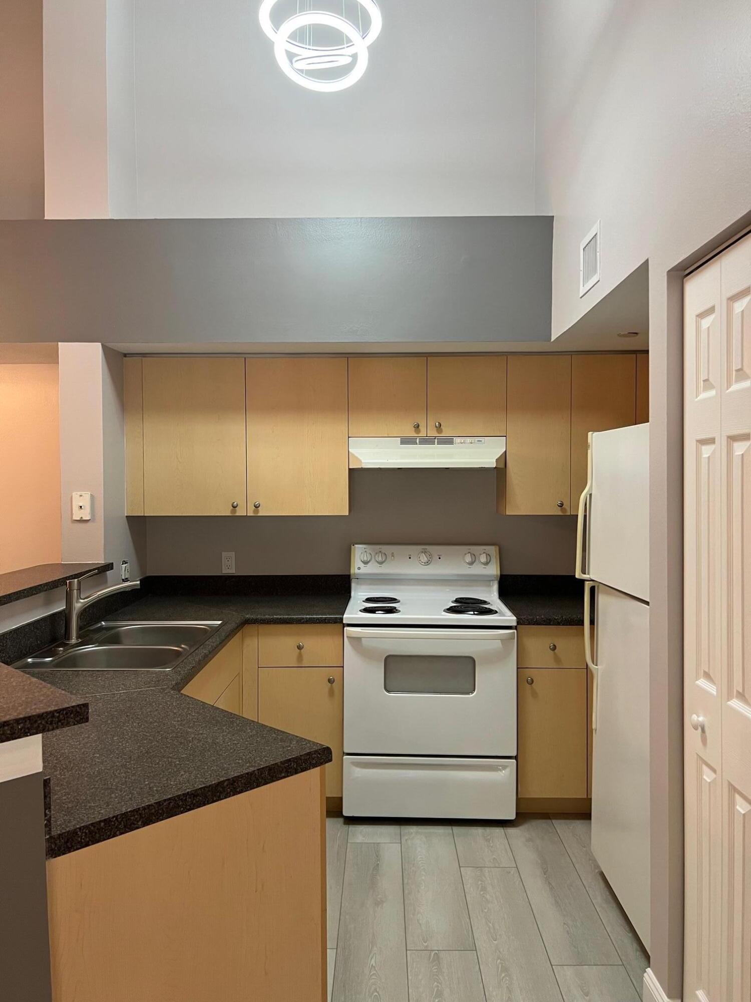 EMERALD ISLE AT LAGUNA LAKES CONDO - Residential Lease