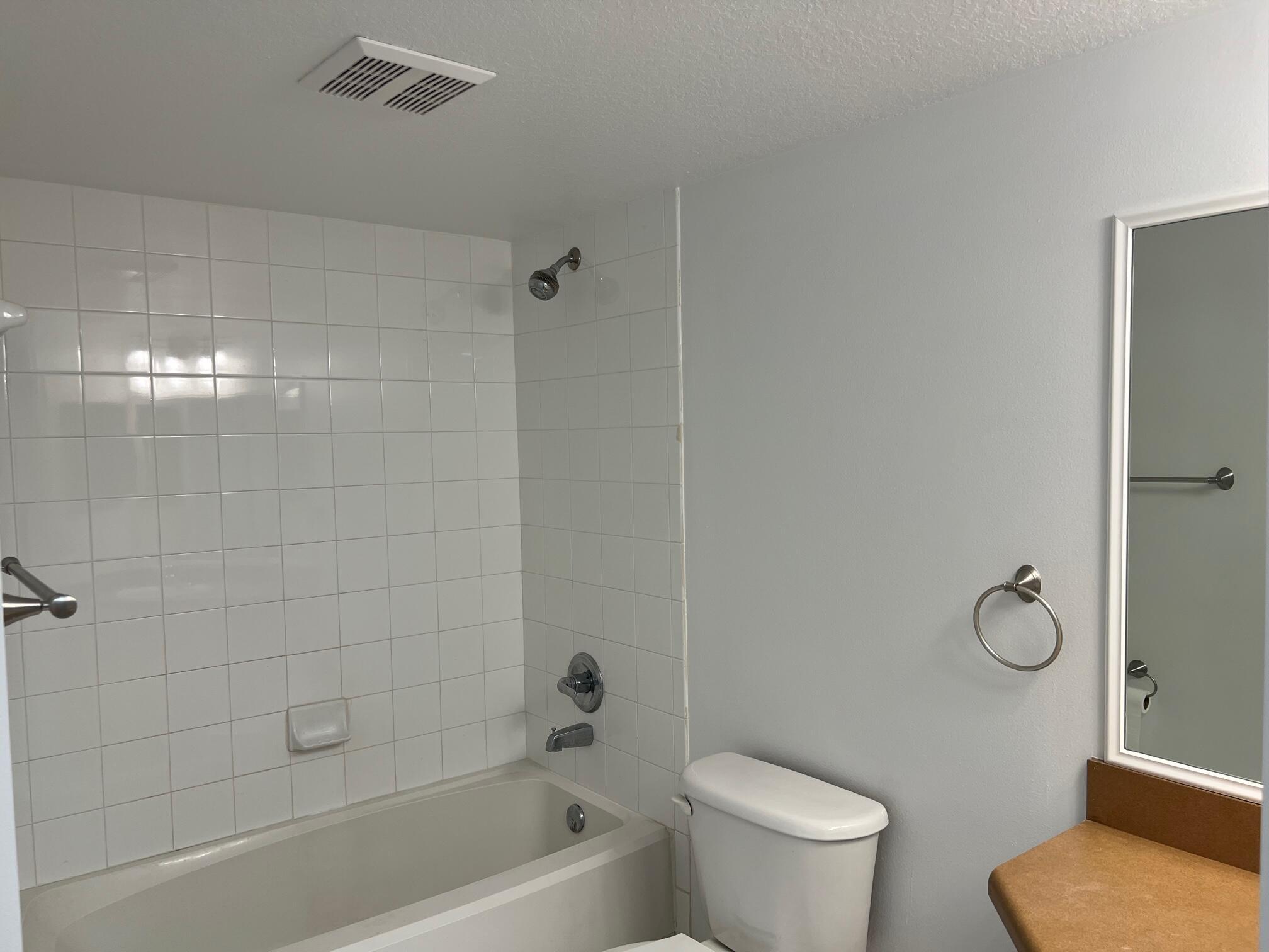 EMERALD ISLE AT LAGUNA LAKES CONDO - Residential Lease
