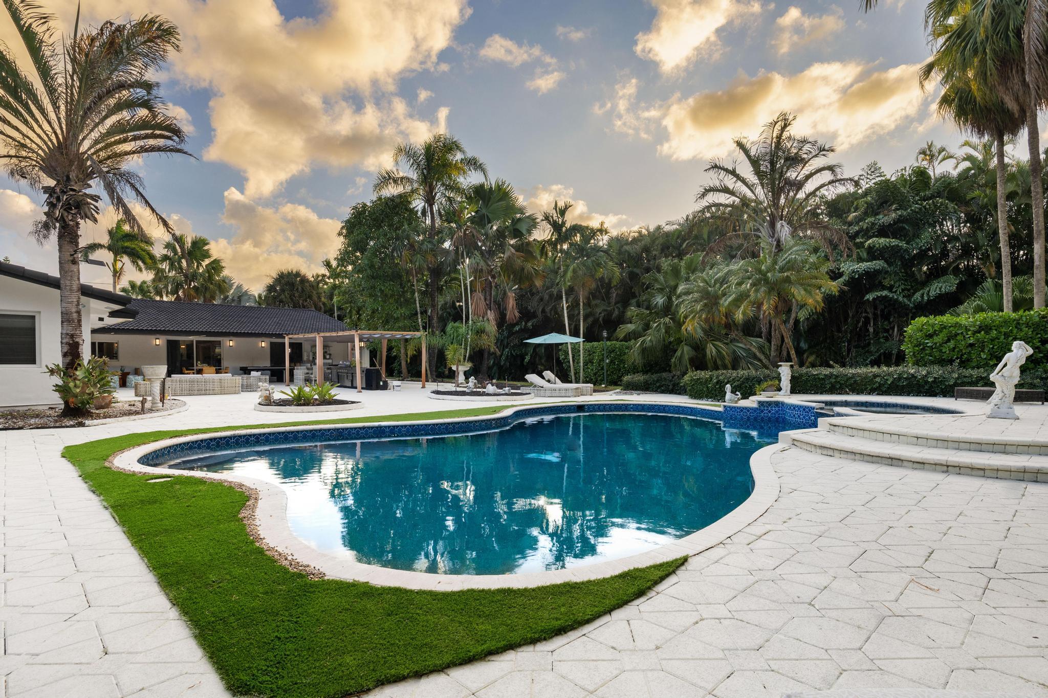PLANTATION ACRES - Residential