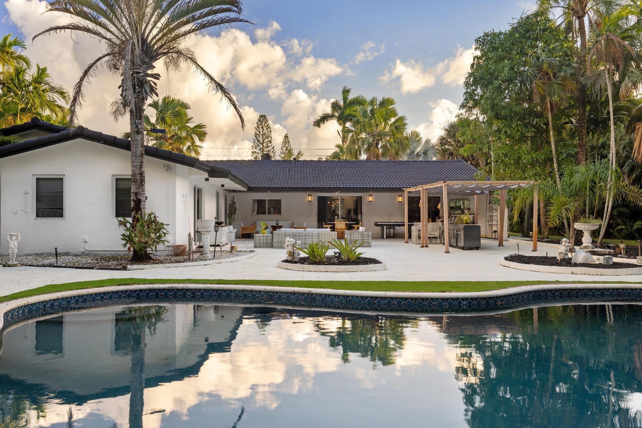 PLANTATION ACRES - Residential