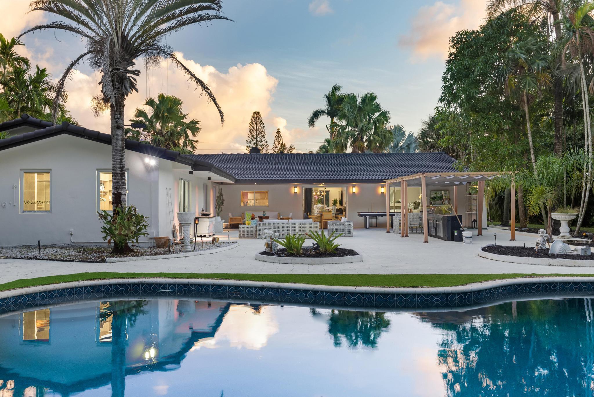 PLANTATION ACRES - Residential