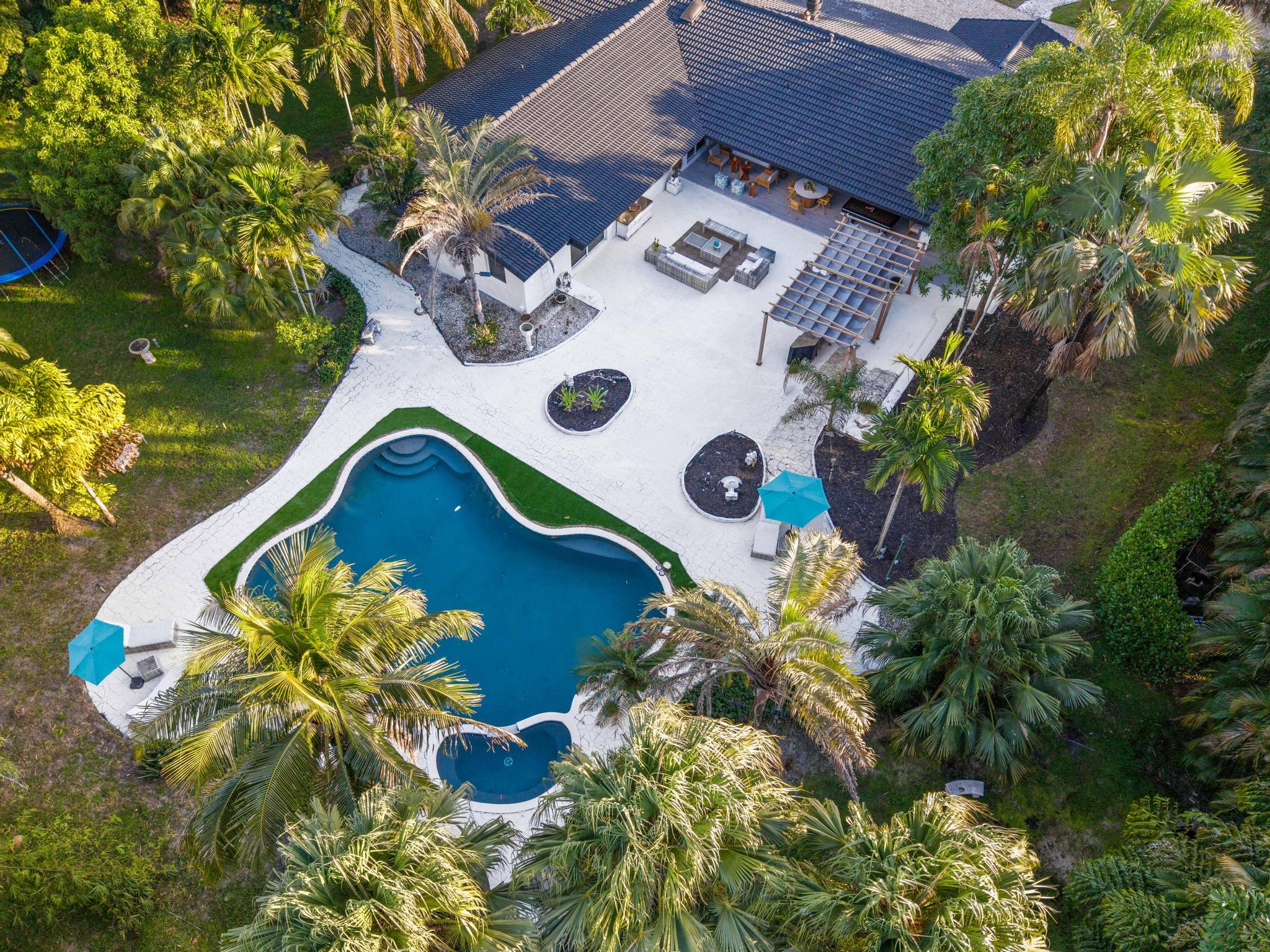 PLANTATION ACRES - Residential