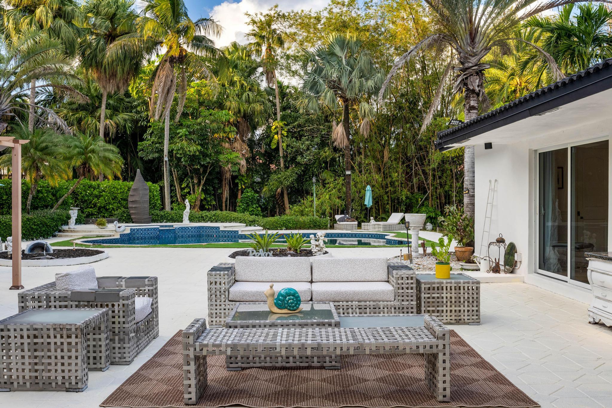 PLANTATION ACRES - Residential